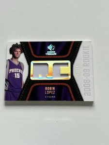 Robin Lopez Rookie Patch 21/35 Sp Rookie Threads 2008-09 Phoenix Suns - Bild 1 von 2