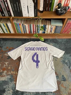 REAL MADRID ADIDAS 2007/2008 FOOTBALL HOME JERSEY #4 RAMOS  - Immagine 1 di 4