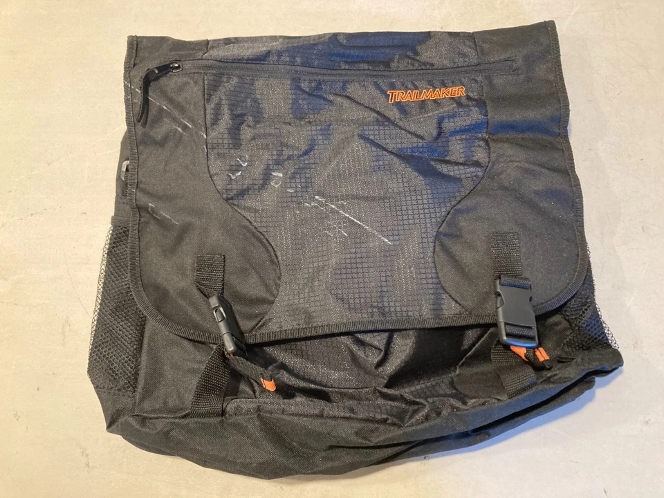 Estuche de transporte Trailmaker negro para portátil Foto 1 de 4