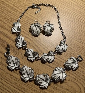 Sarah Coventry Vintage Halskette, Ohrringe, Armband, weiße flüsternde Blätter - Bild 1 von 11