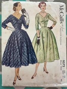 Vestido de cóctel McCALLS 1953 CUELLO EN V ESPALDA PATRÓN 9572 VINTAGE TALLA 14 BUSTO 32 - Imagen 1 de 2