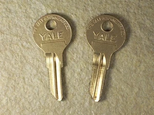 2 Yale Original Key Blank 01122BE Vintage Auto Ignition Electric Switch Cam Lock - Foto 1 di 6
