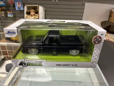 1/24 Jada 1985 Chevy C-10 - image 1 of 3