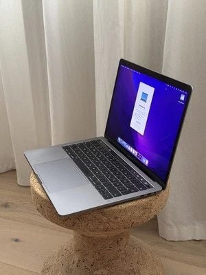 Apple MacBook Pro 13 Zoll / 2017 / 3,1 GHz i5 / 16 GB / 500 GB - Bild 1 von 4