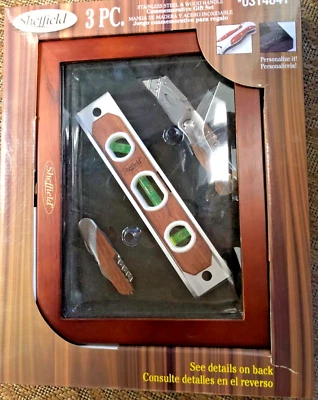 Juego de regalo conmemorativo Sheffield de 3 piezas #0314841-Cuchillo utilitario, nivel y cuchillo de bolsillo Foto 1 de 2
