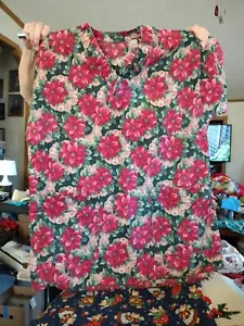 CHRISTMAS HOLIDAY Nursing Scrub Top Sz M-Nurse, CNA, Vet Tech - Picture 1 of 1