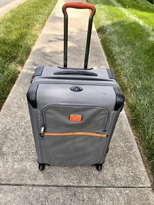 Tumi Alpha 2 International Expandable Carry On Luggage 22064G02 Gray 26” Spinnin - Picture 1 of 24