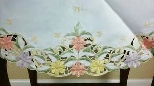 33" Round Daisey Polyester Fabric Embroidery Tablecloth Coffee End Table Topper - Picture 1 of 7