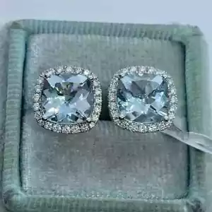 Aretes con halo de aguamarina creados en laboratorio de corte cojín de 4 quilates enchapados en oro blanco de 14 quilates - Imagen 1 de 7