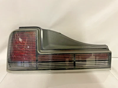 Conjunto de luz trasera Oldsmobile Delta 88 pasajeros 1990-1991 - OEM Foto 1 de 4