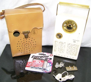 Emerson Model 888 Vanguard Nevabreak AM Radio with Case & Batteries WORKS ๐ - Picture 1 of 24