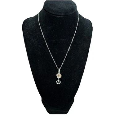 Collar CHANEL Cocomark Camelia Estrás Motivo Metal Estrás Plateado  Foto 1 de 4