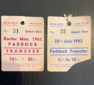Marchi Hatch Motor Racing 22 luglio 1962 e Pasqua 1962 pass paddock originale x2 - Foto 1 di 4