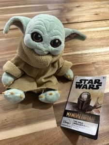 NWT Disney Star Wars Mandalorian The Child Grogu Shoulder Plush Magnet Baby Yoda - Picture 1 of 5