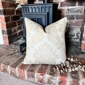 1562. Handmade Littlehampton Gold Damask 100% Linen Cushion Cover, Various sizes - Picture 1 of 5