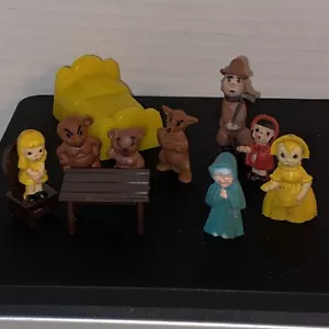Vintage 50’s Emenee Fairy Tale Playset: 8 Figures 1.5” Table Chair Bed Good Cond. - Bild 1 von 5