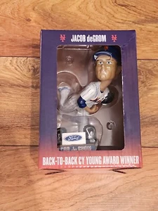 Estatuilla Jacob DeGrom Back to Back Cy Young BDA 2020 Mets Bobblehead Estatua Nueva en Caja - Imagen 1 de 8