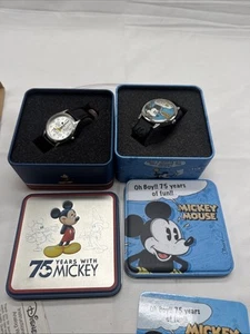 Disney Mickey Mouse 75th Anniversary Uhr 2 Stück mit Blechdose 75 Jahre - lesen - Bild 1 von 6
