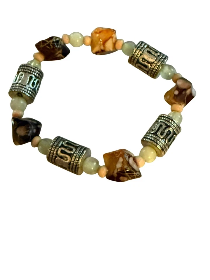 Браслет из натурального камня агата и нефрита с бисером Бали с серебристыми змеиными бусинами - Изображение 1 из 3