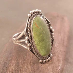 Anillo Vintage Antiguo Peón Navajo Verde Turquesa Ovalado Cuentas Cable Bisel - Imagen 1 de 10