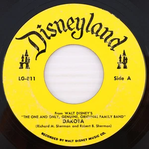 Dakota / The Happiest Girl Alive - Disney Family band 45 rpm Disneyland LG-811 - Picture 1 of 8