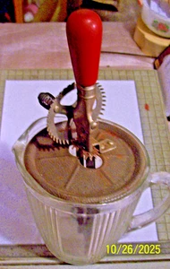 Vintage A&J Ekco 4 Cup Ribbed Glass Pitcher 7216 A&J Ekco Red Handled Hand Mixer - Picture 1 of 10