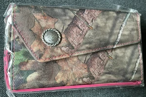Webers Wristlet Wallet Country Camo Pink Trim Mossy Oak Country Camo Nylon NWT - Picture 1 of 6