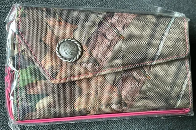 Webers Wristlet Wallet Country Camo Pink Trim Mossy Oak Country Camo Nylon NWT - Image 1 of 4