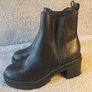 MIA Black Chelsea Lug Boots Ankle Booties Heel Women's Size 10 Stretch Pull On - Picture 1 of 6