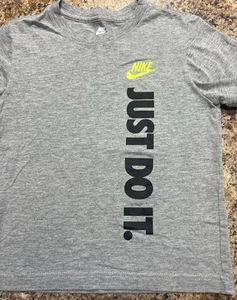 Boy’s Nike T- Shirt Size 7 - Picture 1 of 2