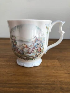 vintage ROYAL ALBERT "Wind In The Willows" Bone China THE PICNIC BEAKER/MUG - Picture 1 of 18
