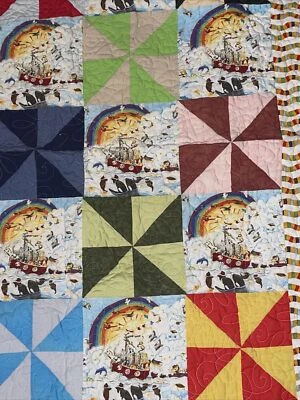 ALFILER ACOLCHADO BEBÉ NOAHS ARK 36x45 LAP COLCHÓN COLGANTE DE PARED MULTICOLOR HECHO A MANO Foto 1 de 4