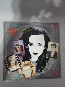 Libro de gira Culture Club/Boy George A Kiss Across the Ocean 1984 de colección - Imagen 1 de 6