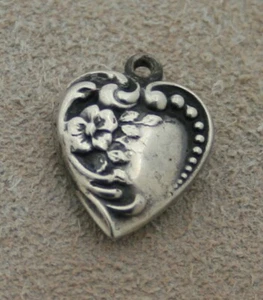 VINTAGE STERLING PUFFY HEART CHARM - Flower & Leaves with Swirls & Beaded Border - Picture 1 of 2