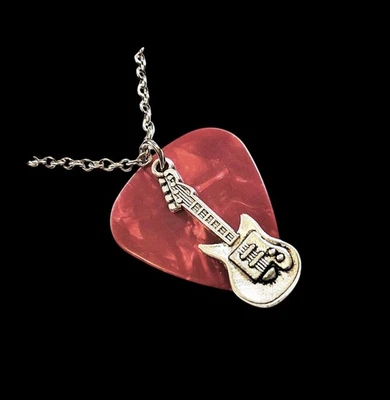 Collar Selección Guitarra Eddie Munson Color Rojo Stranger Things Netflix Réplica Foto 1 de 2