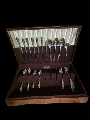 Juego de cubiertos plateados Nobility Plate Plus caja de almacenamiento 35 piezas Royal Rose Foto 1 de 4