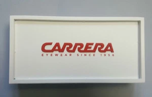CARRERA LOGOPLAKETTE IN WEISS LACKIERTEM METALL - Bild 1 von 5