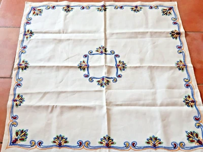 Ancienne nappe à thé en coton ? brodée main, bis bleu/jaune/rouge/vert 92cm - Photo 1/3