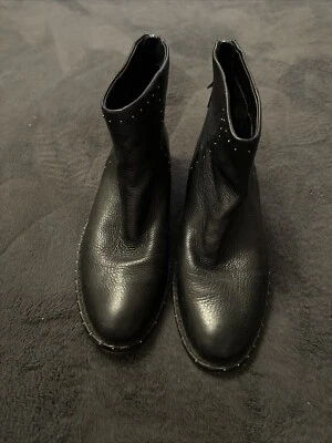 Espléndidos Botines Chelsea Chelsea de Cuero Negro 8.5 para Mujer con Tachuelas Botines de Moto Foto 1 de 4