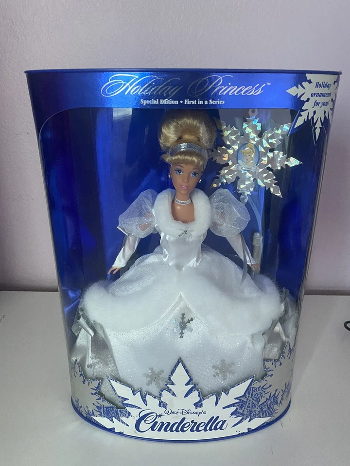 1996 年迪士尼灰姑娘假日公主芭比娃娃美泰 #16090 — 第 1/1 张图片