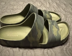Women’s Old Navy Green Camo Sandals Size 9 And White Unbranded Sandals - Picture 1 of 11