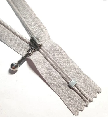 Cerniera argento-grigio 154 non divisibile taglia 5 YKK cerniera Fermuar Cipzár - Immagine 1 di 2