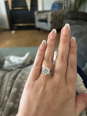 Diamante de laboratorio redondo de 5,08 quilates certificado Foto 1 de 4