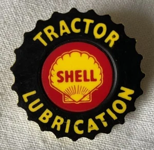 Collectable Vintage Original Plastic “Shell Tractor Lubrication” Pin Lapel Badge - Picture 1 of 4