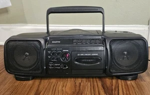Reproductor de CD y casete radio AM/FM Sanyo MCD-Z1 1993 de colección probado ¡funciona! - Imagen 1 de 12