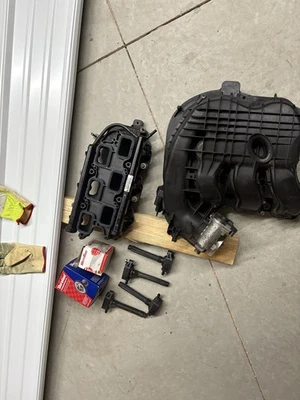 Upper/Lower Intake Manifold and Throttle Body, 3.6l V6 jeep dodge  - Image 1 of 4