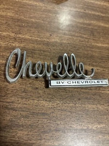 Emblema Chevelle by Chevrolet de los años 70 OEM - Imagen 1 de 3