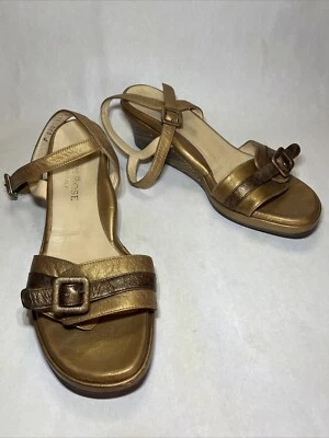 Womens Taryn Rose Gold Leather Wedge Sandals 40 M - Image 1 of 4