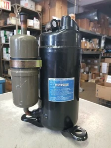 SANYO C-2R180H6G 28,000 BTU 230V 1PH 60 HZ R-TWENTY TWO ROTARY A/C / HEATPUMP - Picture 1 of 4