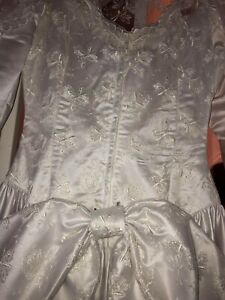 Gorgeous Vintage White Wedding Dress - Approx Size 10